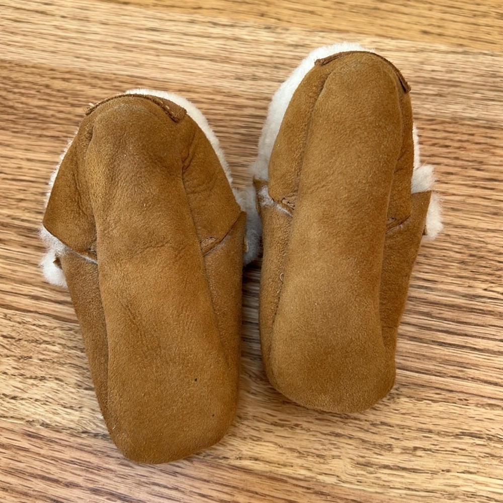 UGG Baby Infant Suede Booties Slipper Shoes 4-12M (Size 2/3) - Picture 4 of 6
